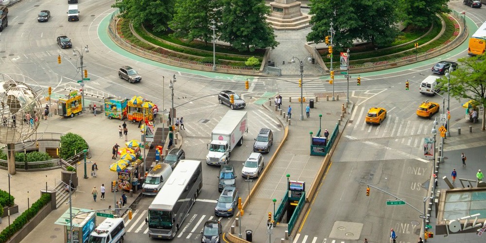 Image of traffic around a circle.